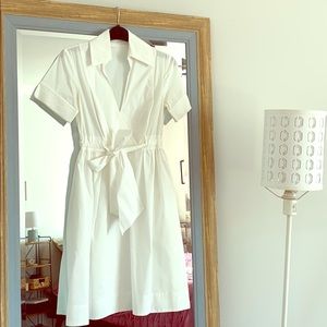 DIANE VON FURSTENBERG white v-neck collard dress